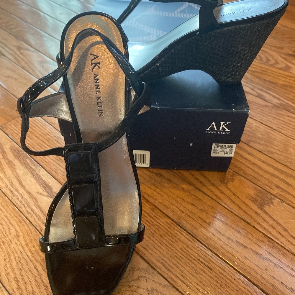 Black wedge sandles